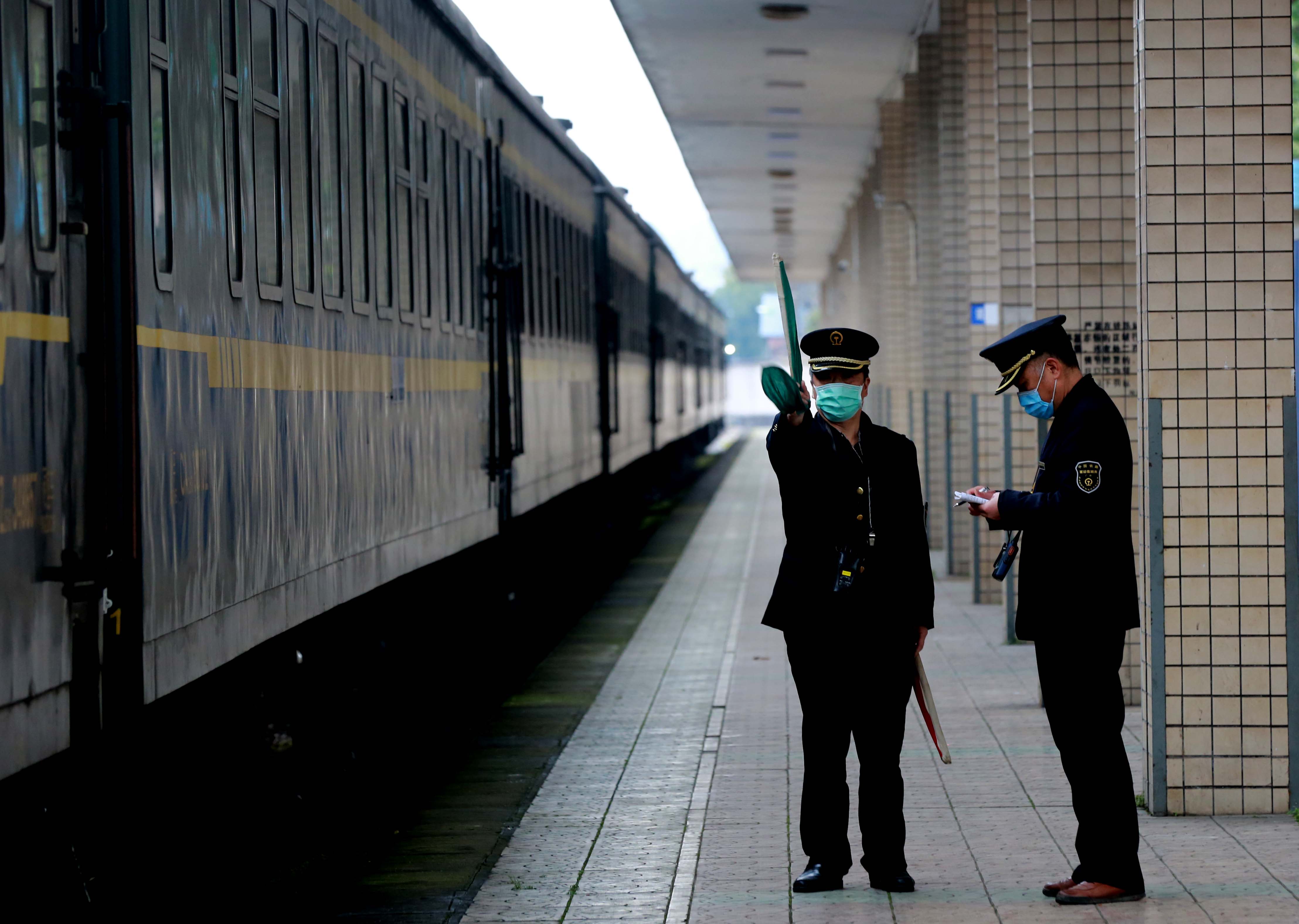 站台平安吹哨人 ——记湖南怀化靖州火车站客运值班员陈仕龙
