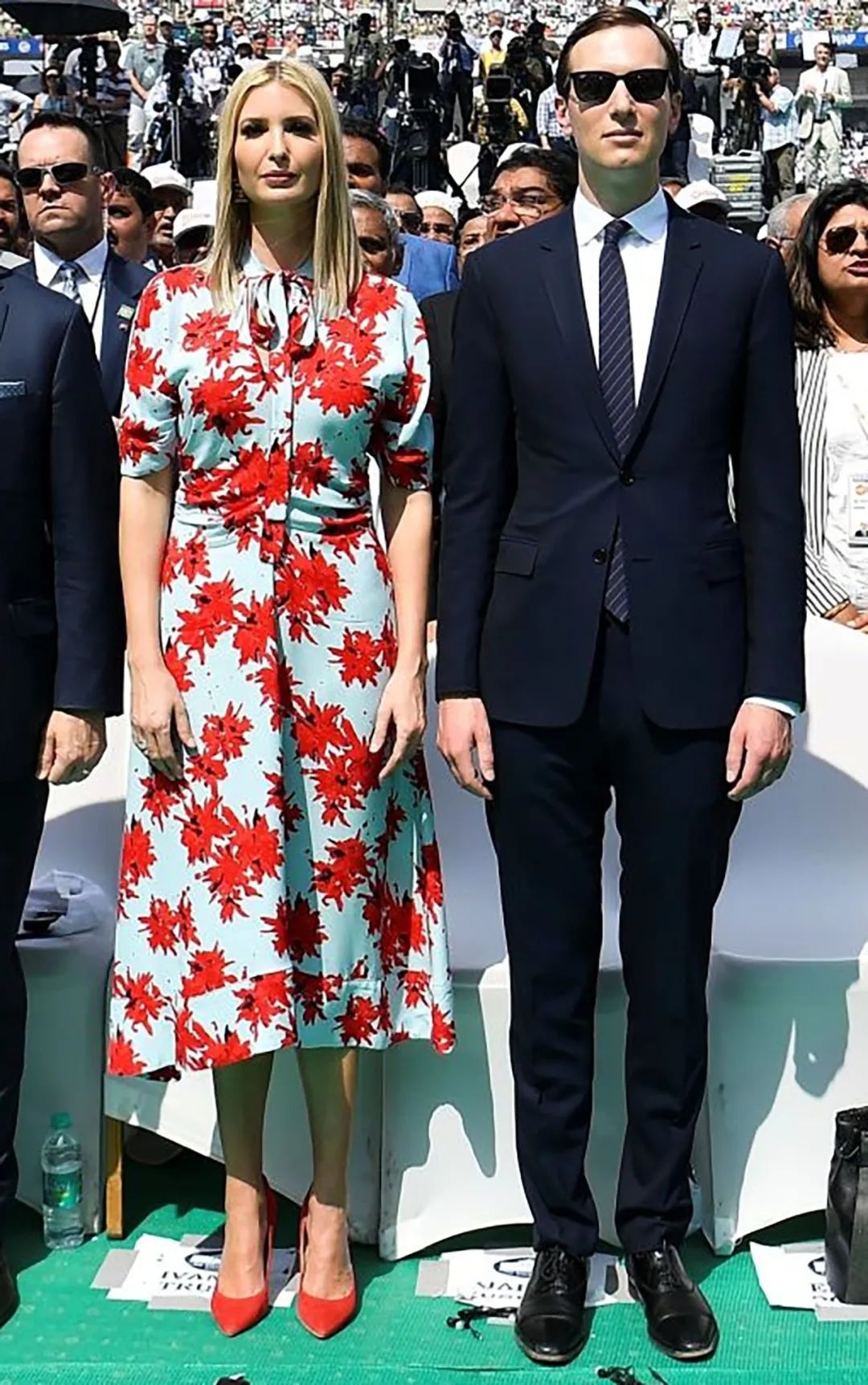 美国第一夫人访问印度,和伊万卡同行比美,母女一红一白相当惊艳