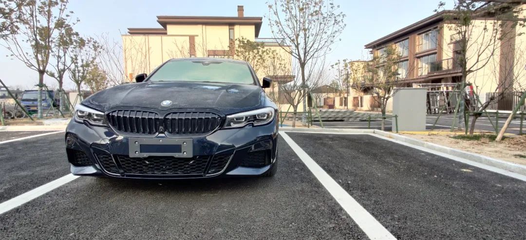 41万怒提黑武士全新宝马3系330i1500公里感受分享