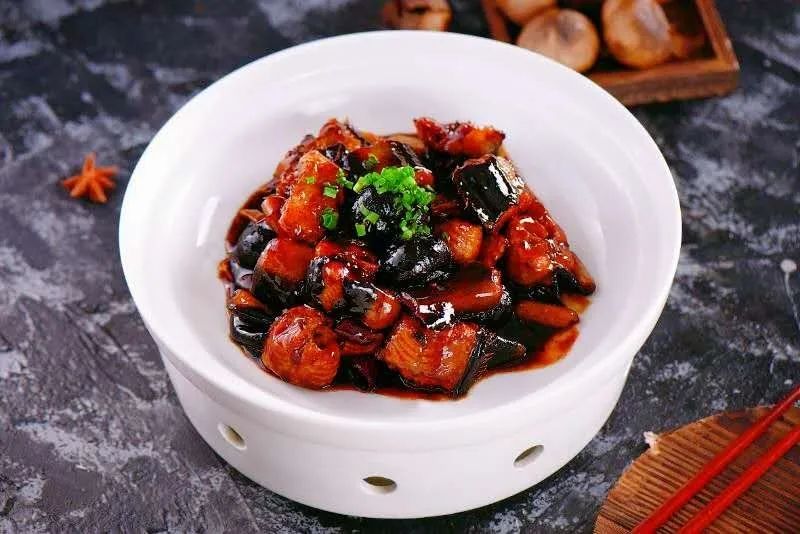 今晚家常味道云蝠餐饮黑蒜烧鳗鱼