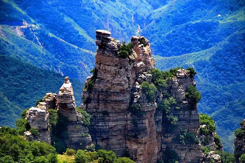 典型地區:湖北清江石柱林,河南關山,淶源白石山 天生橋地貌景觀 地理