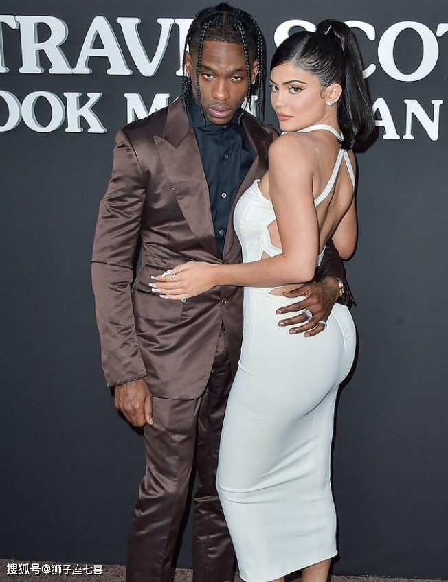 分手后依然甜蜜?凯莉·詹娜带孩子和前男友公园闲逛 两人互动很亲密