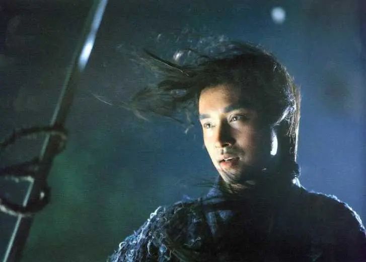 白发魔女练霓裳:明月出天山,伊人归不归?_卓一航