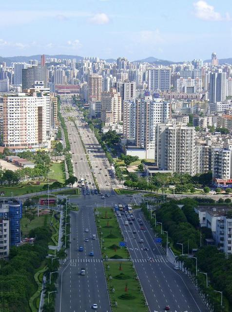 珠海,广东省地级市,位于广东省中南部,东部与香港,深圳隔海相望,南