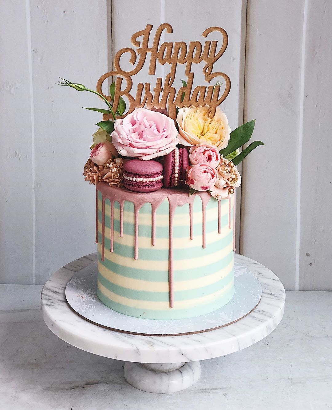 03卡通奢华风努力的人时间会给予满意的答案,是对手中蛋糕造型的信手