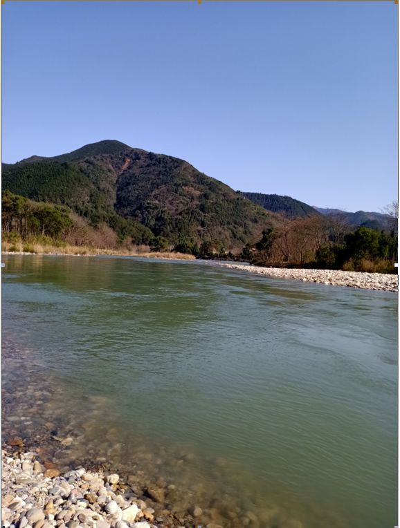 瑶人的《评皇券碟》记载在青瑶峒内的会稽山,九龙山,八十里山,东源山