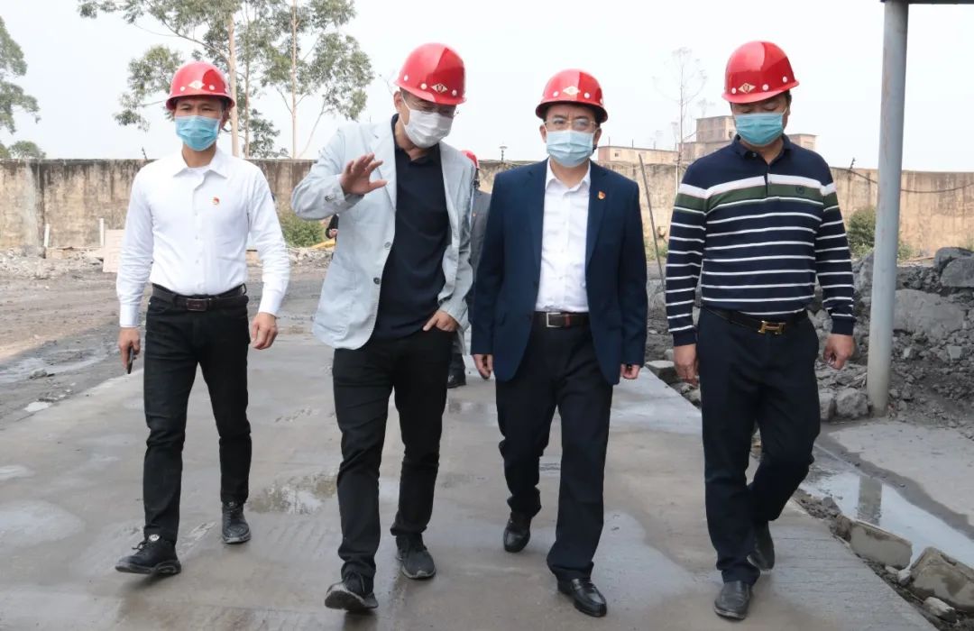 韦庆强到石龙镇厚禄乡检查新冠肺炎疫情防控和企业复工复产工作