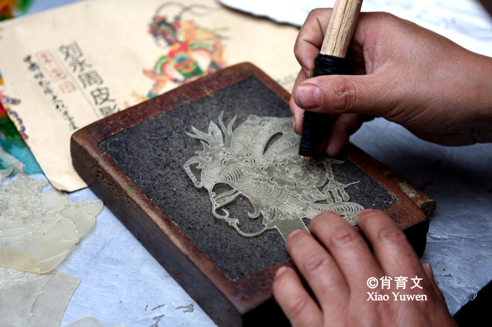 云南腾冲盛行皮影戏,从中原传到了边疆,现在的年轻人不太感兴趣