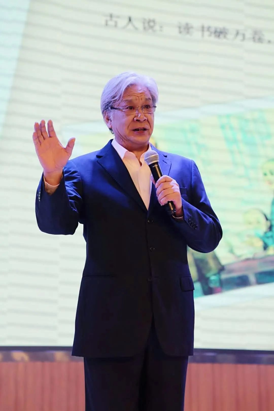 从机场奔赴战场让疫情早日灭亡让鲜花到处开放