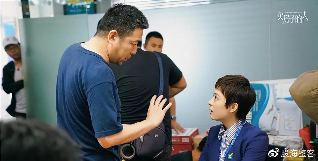 由他执导的个人第一部电视剧《走过柳源》,从而开启了他的导演生涯,该