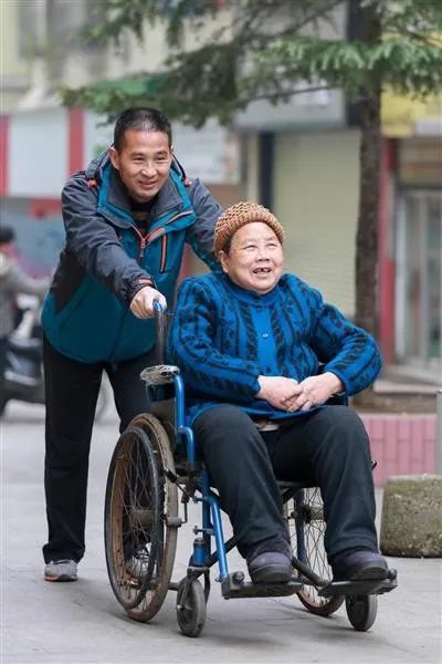 赞玉屏谢树忠家庭荣获贵州省最美孝老爱亲家庭称号