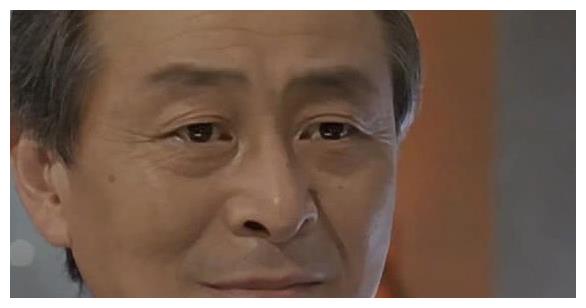 泽井总监每次都是坐镇基地在他眼中没有什么比得上人类的安全重要