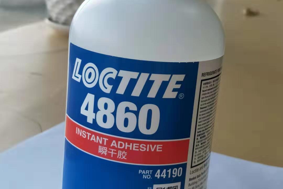 不会像聚氨酯密封胶含有毒性的异氰酸酯基团和游离异氰酸酯;无溶剂,不