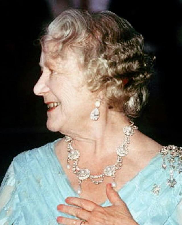 凯特国宴佩戴残缺项链成焦点是丹麦公主结婚礼更是女王母亲最爱