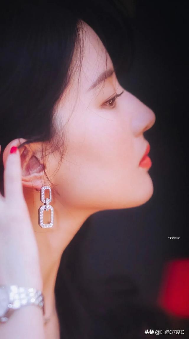 有一种"侧颜"叫刘亦菲的侧颜,不愧为神仙姐姐