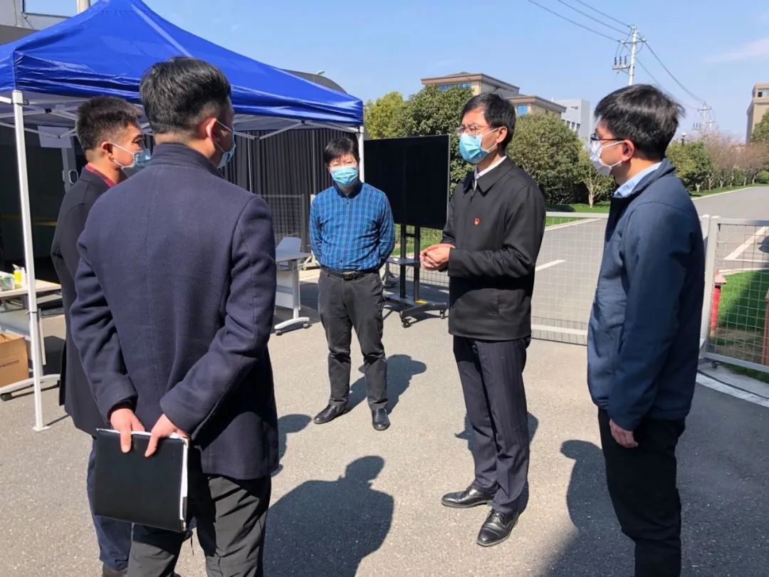 24日下午,方毅先后来到杭州海康威视电子有限公司和湖杭铁路桐庐段