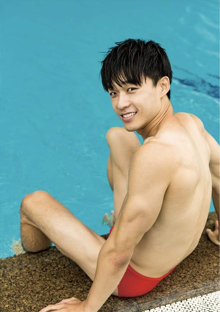 台湾治愈清秀肌肉游泳教练初恋男友yilianboy写真