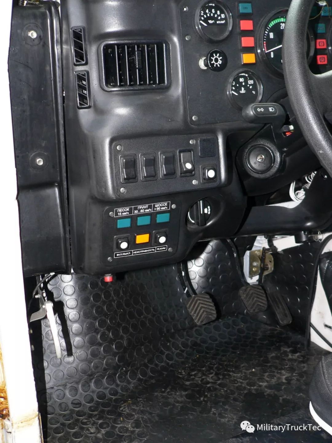 俄军虎式多用途装甲车