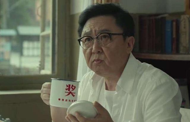 于谦瘦了,不问闲事悠闲钓鱼,理想开动物园?网友:于大爷会享受