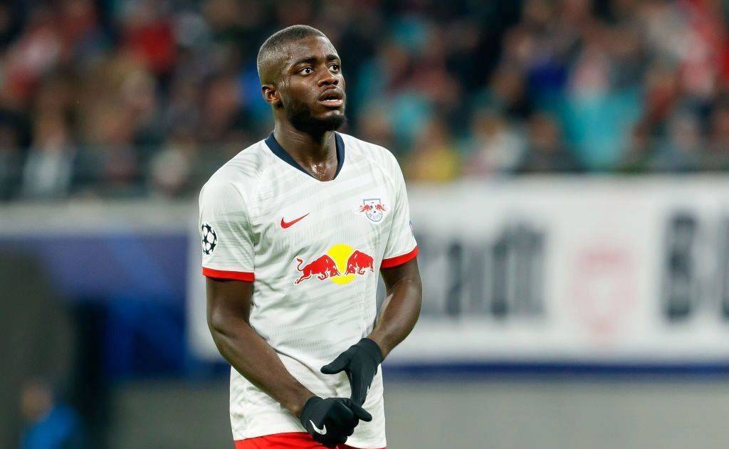 穆里尼奥要求热刺击败皇马和巴萨,签下6500万欧的德甲顶级后卫_卡诺