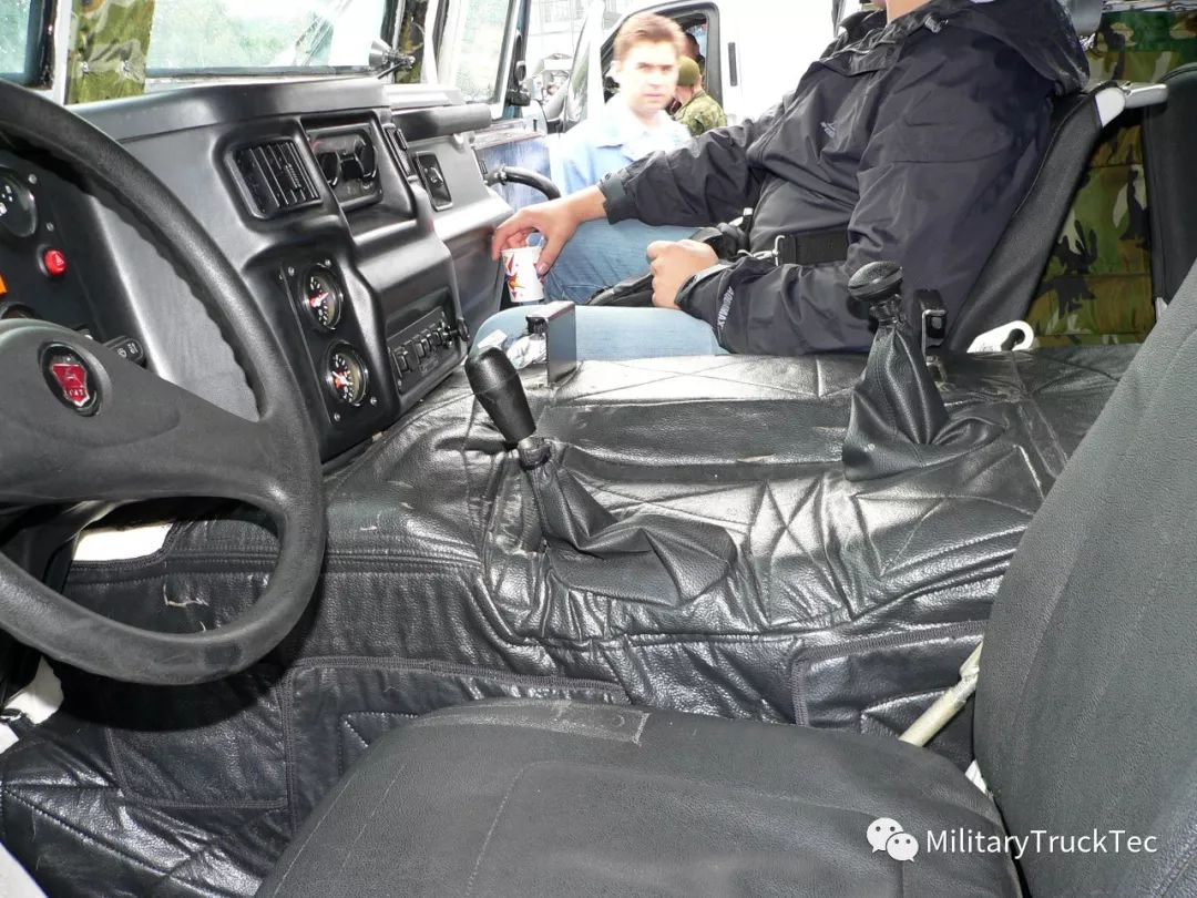 俄军虎式多用途装甲车