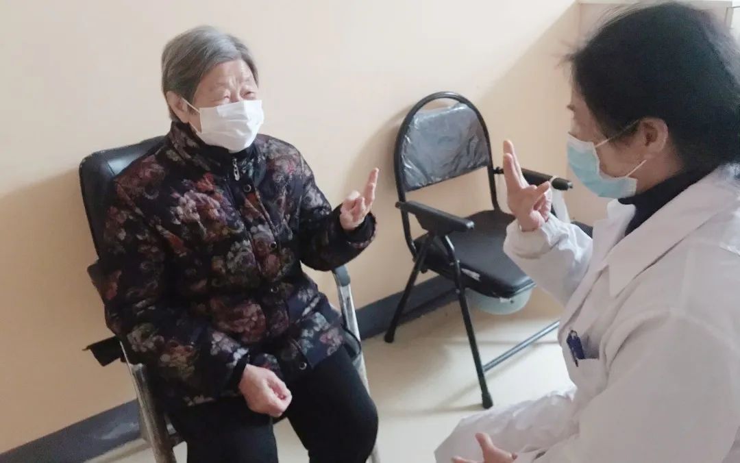 >>>院内老人心理疏导   01进行心理