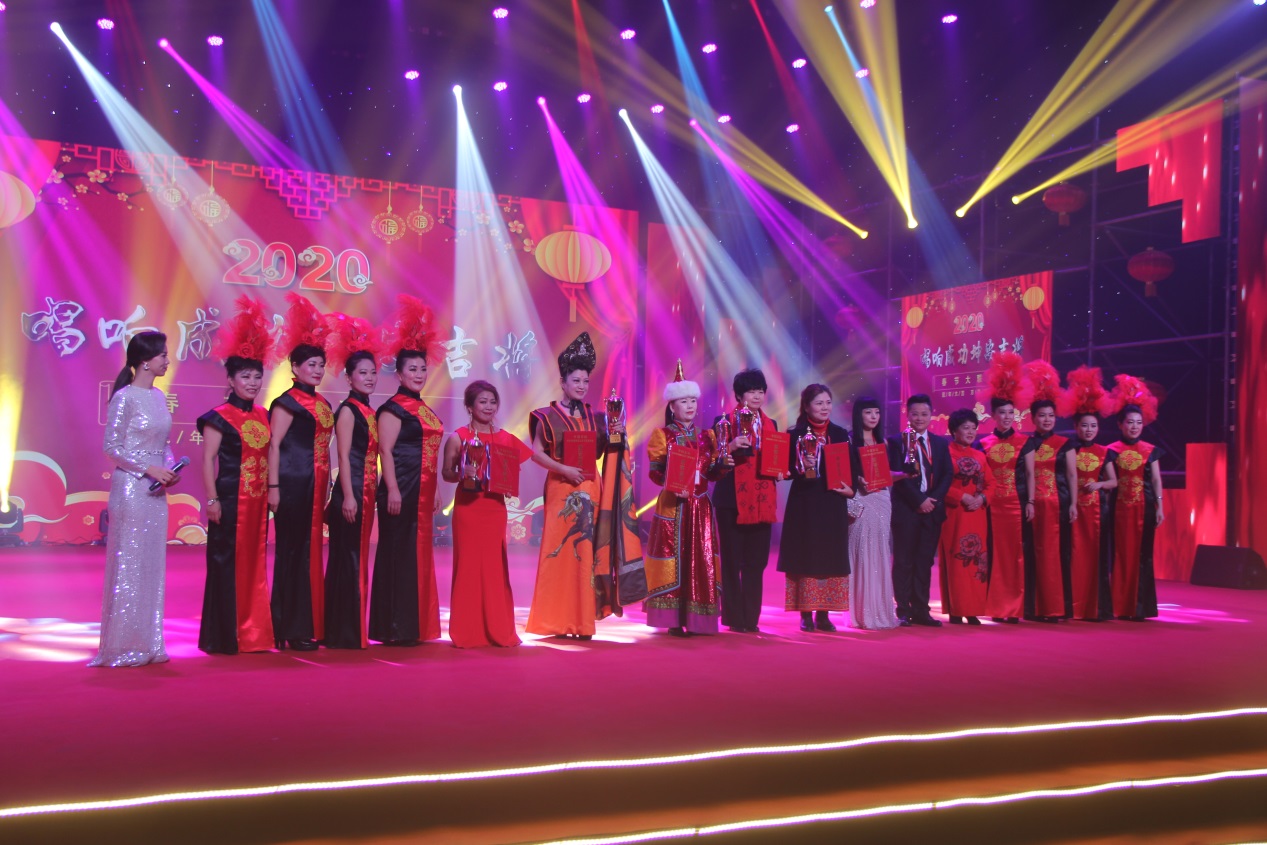 美丽摄影师费惠娟亮相中国乐坛2020年唱响成功春晚大舞台