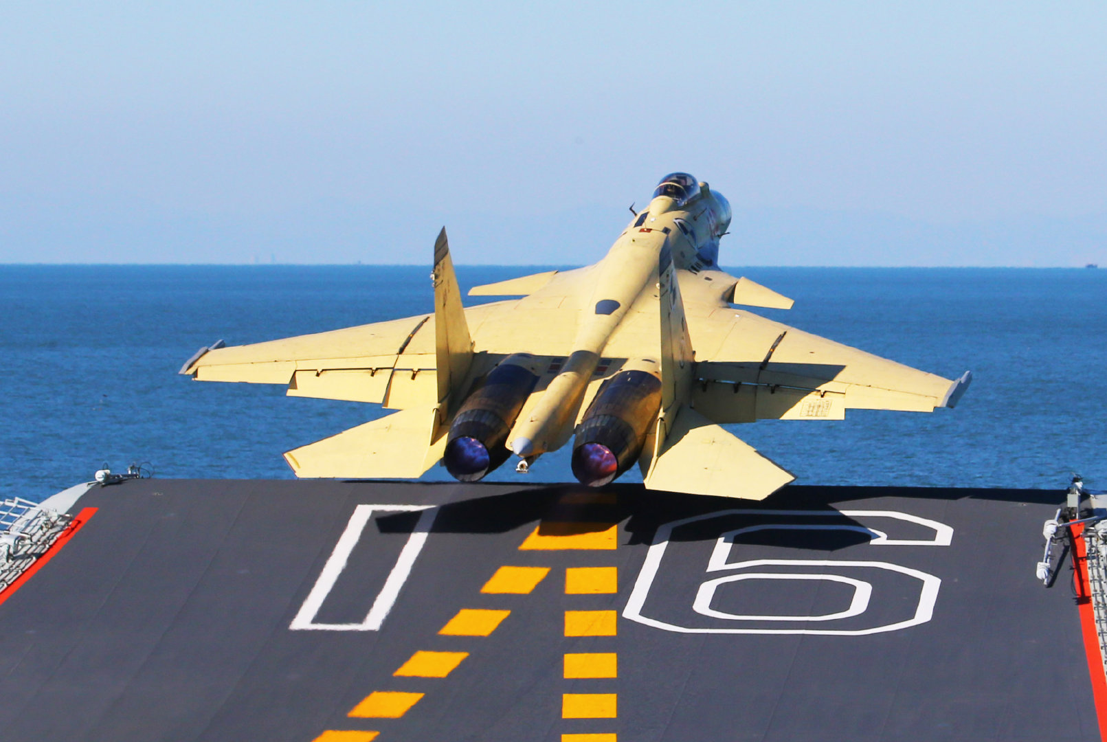 一架海侧卫,两国航母梦—苏-27k首飞30周年后所有辉煌由歼15继承