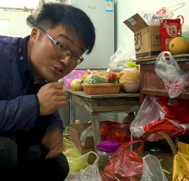 原创徐大骚家的年夜饭十碗八碟两个小时搞定有这样的手艺能不火吗