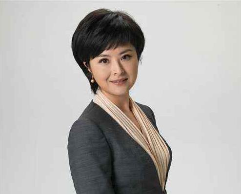 原创张泉灵回归荧屏65岁老公罕现身很有学者范儿两人20年感情如初