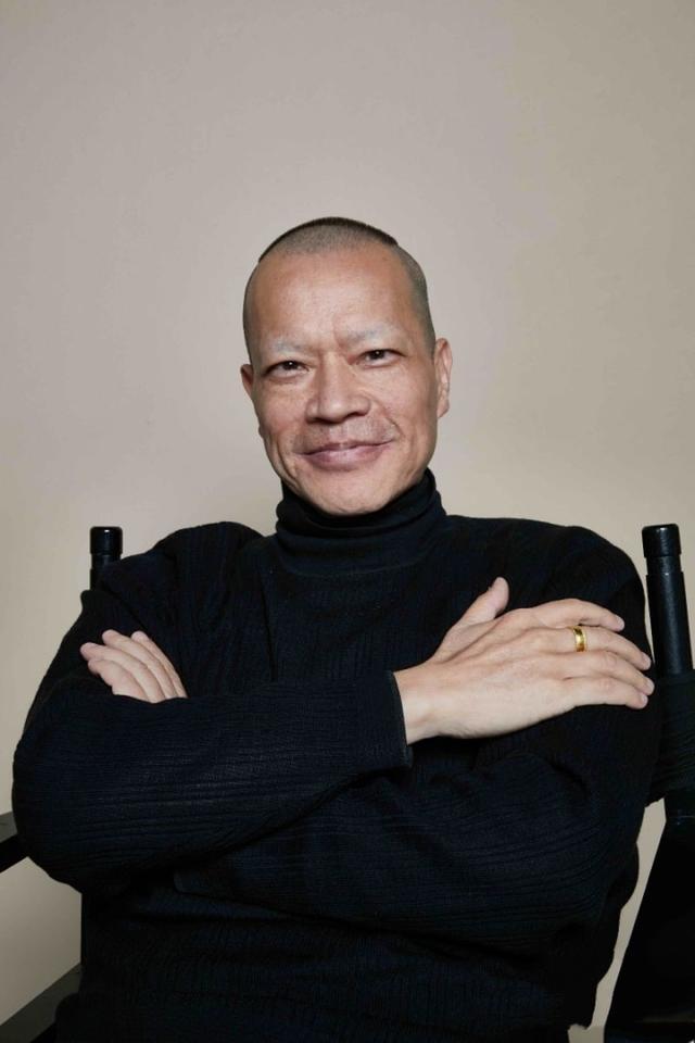 又一知名主持人宣布"出柜",自认双性恋,曾与刘銮雄前妻拍拖_洪朝丰