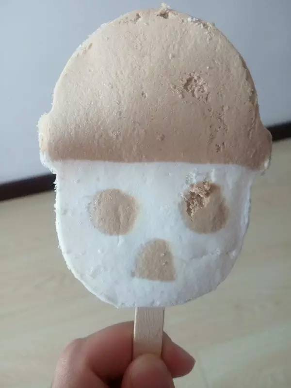 很可爱,很受孩子的欢迎小人雪糕可以说是小时候的经典冷饮了小人雪糕