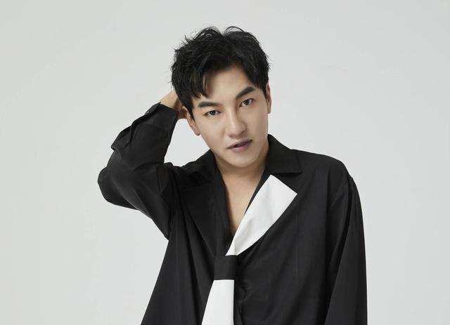 游乐王子不该是这个亚子玩旧梗卖假药袁奇峰直播时被骂下线