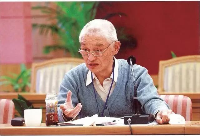 沙庆林,1930年5月出生,江苏宜兴人.