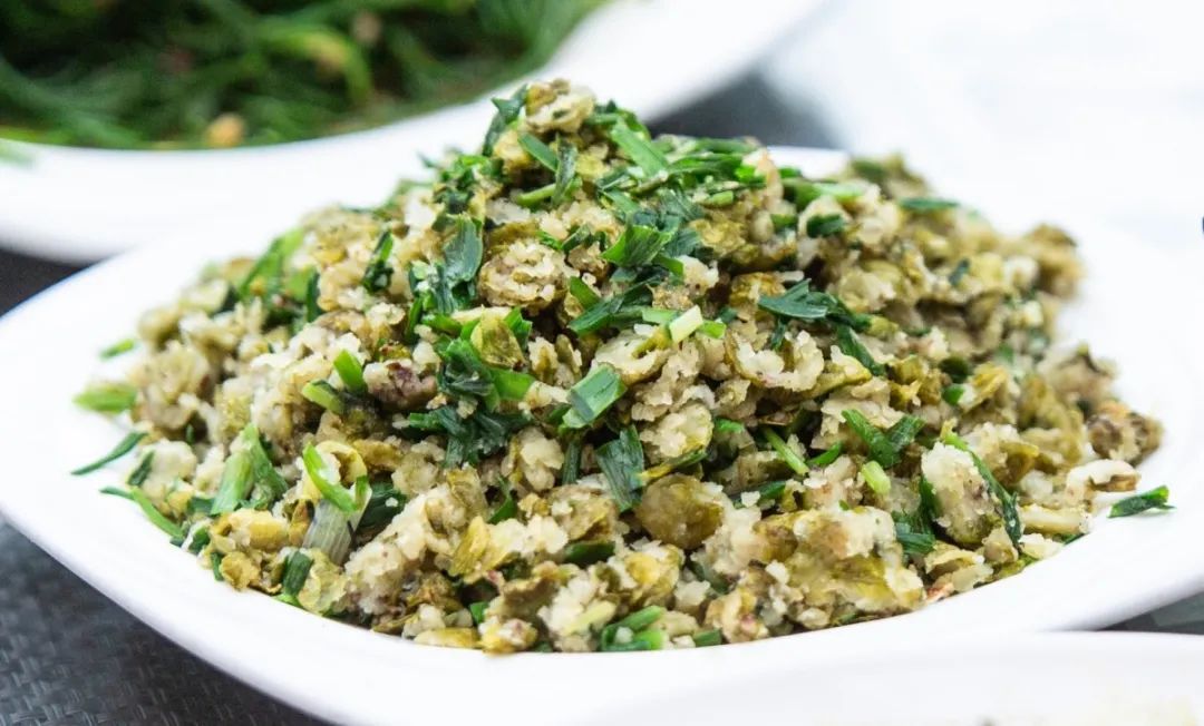 等等等等烧烤,麻辣粉,洋芋片片,炒榆钱泡儿油糕,肉夹饼,煎饼果子,炸