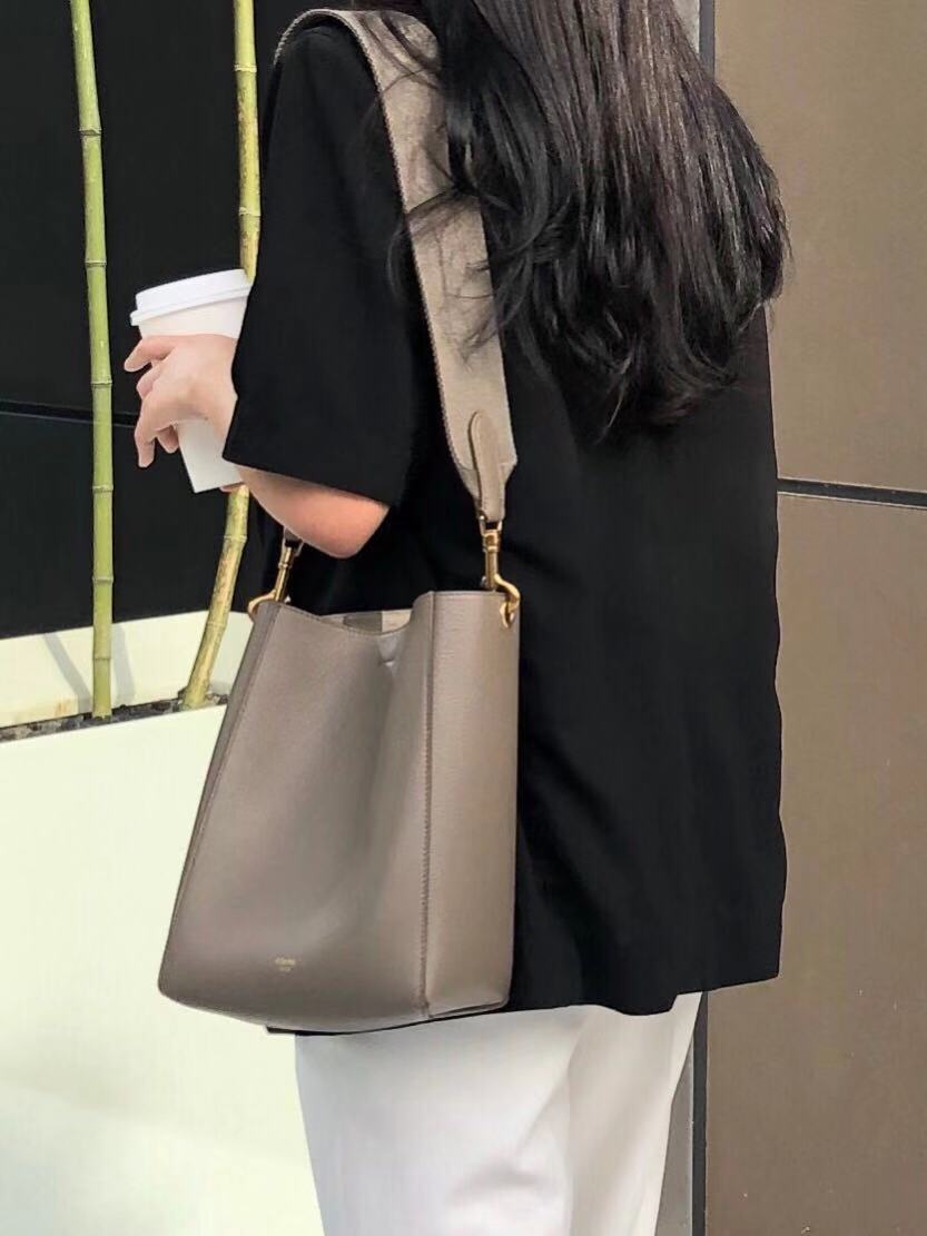 赛琳新款sanglebucket水桶包颜值与实用兼具的水桶包