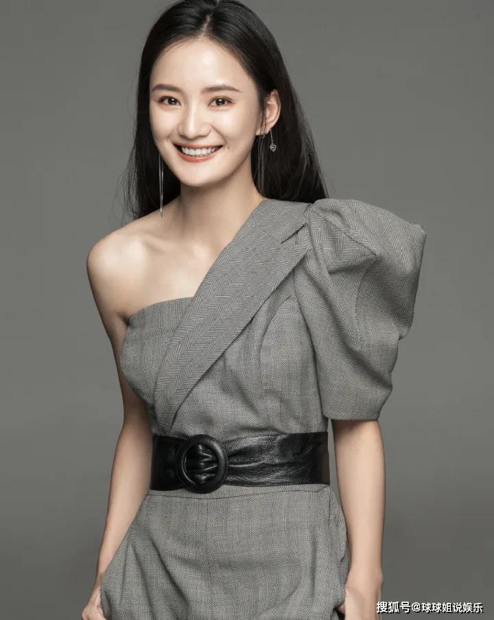 原创有种整容叫萧晴因红苹果乐园走红今34岁美到不敢认