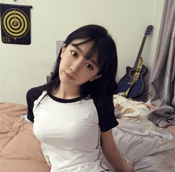 呆妹儿为证明自己有料曾直播时做出此动作网友赶快截图