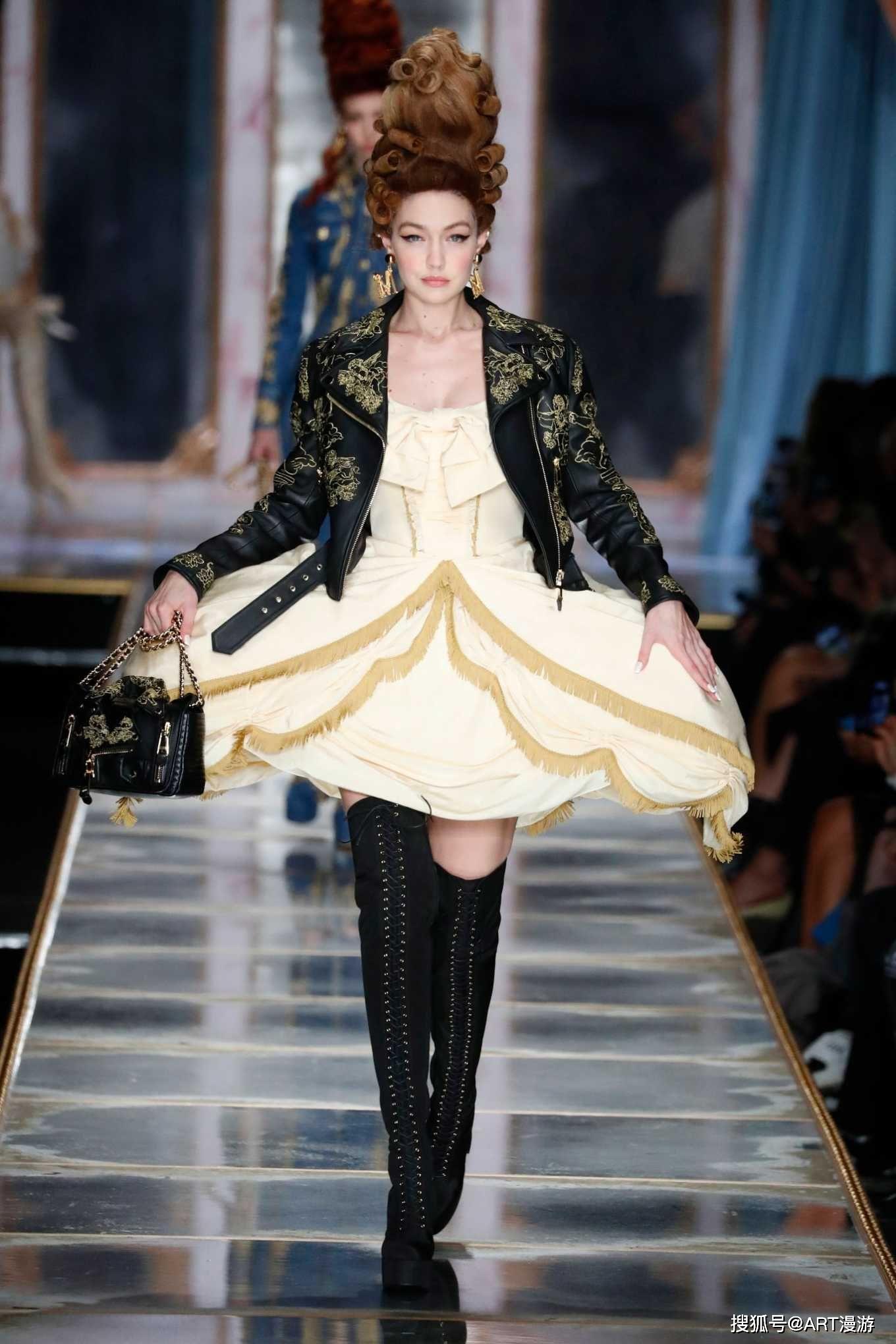 吉吉哈迪德gigihadidmoschino2020秋季时装压轴秀中