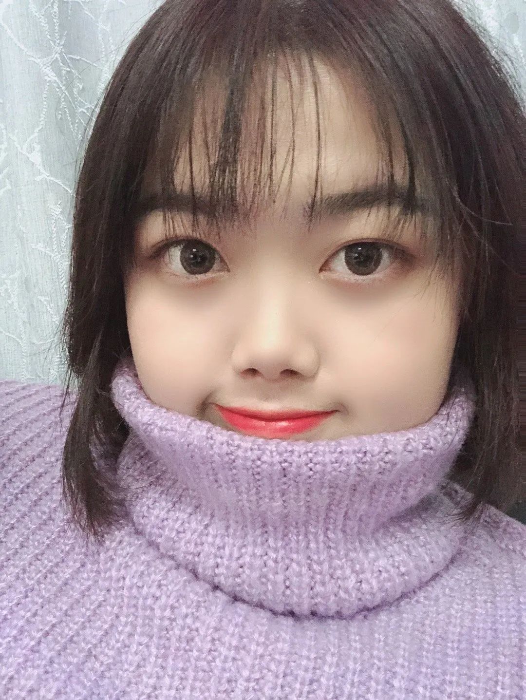 好可爱呀~只要五官长得好脸上有点肉肉也很美呀~(我才没有在