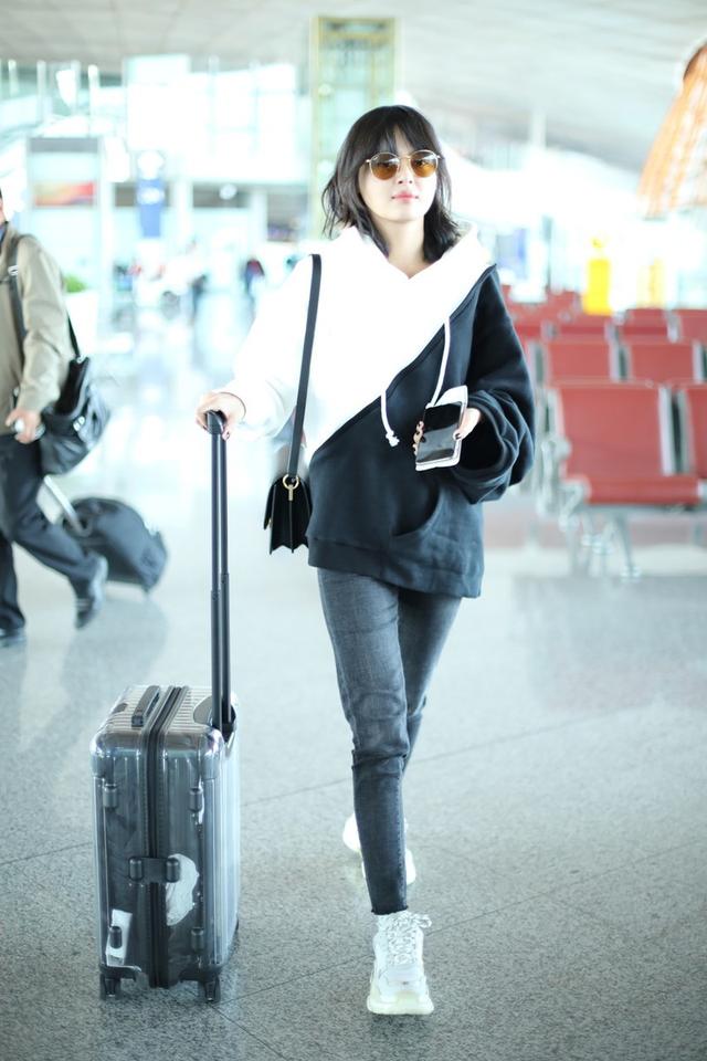 原创别再随便穿穿就出门了,看辛芷蕾的八套私服搭配,学习时髦穿搭