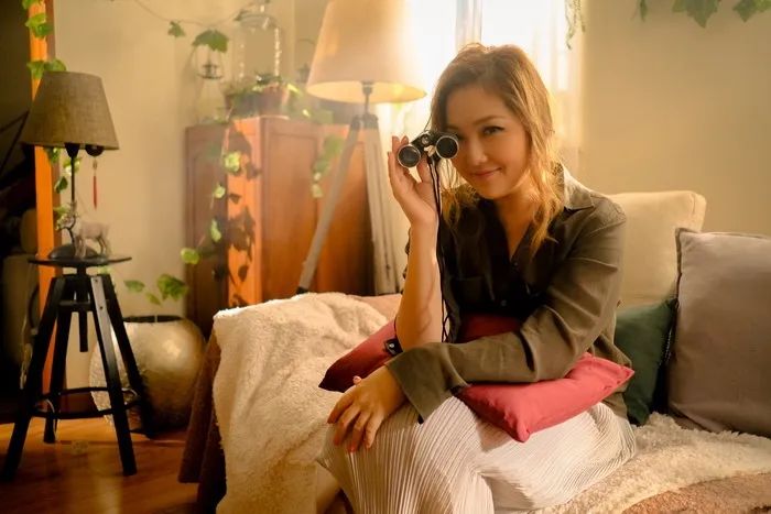 卫兰低半度mv上线放轻脚步做回最简单的自己