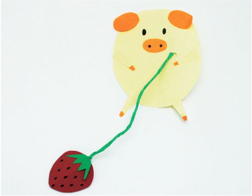 如果家里没有彩色卡纸,小朋友也可以先按这个步骤用白纸来做小猪,然后