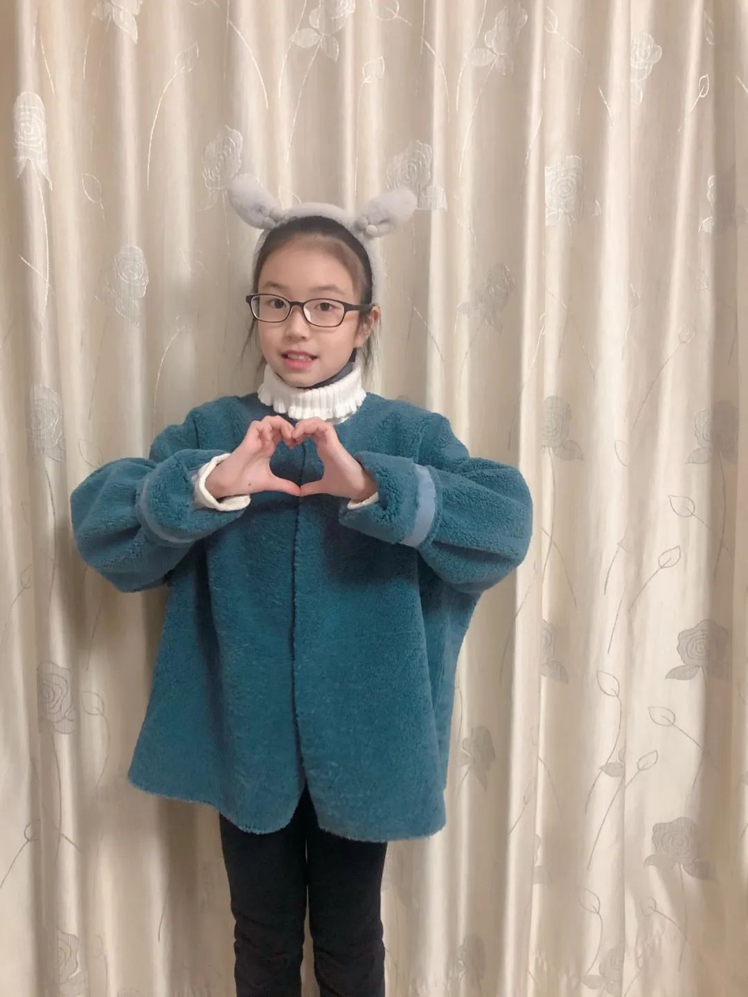 防控益假期金山区阳光少年合唱团手语演绎不放弃为抗击疫情加油