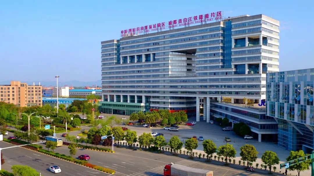 两区联动加强城乡环境治理助推金青新大港区建设