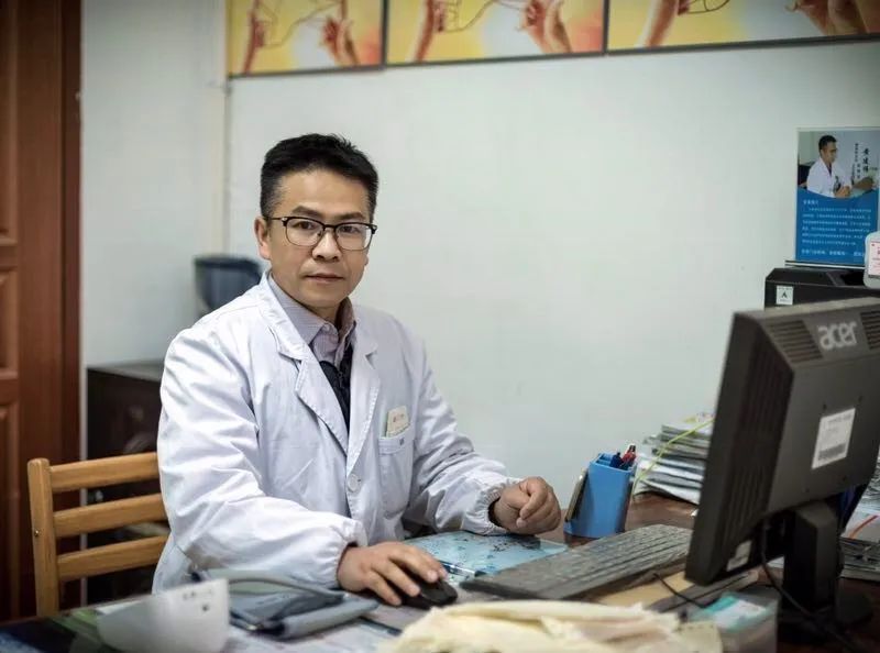 黄建伟主任的一天诠释了专家的含义