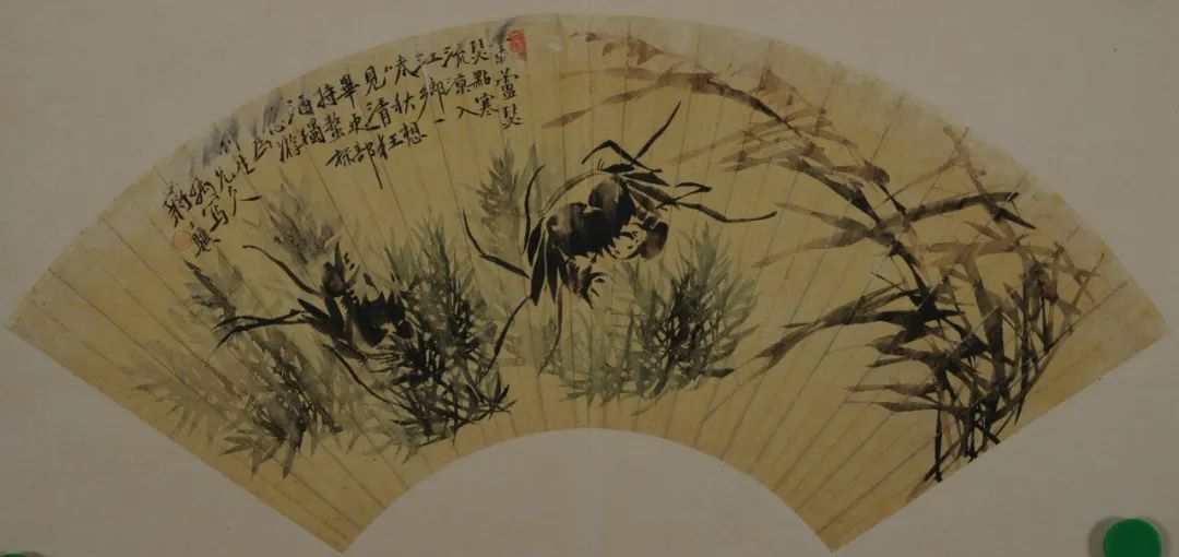 想见清狂毕史部,持螯梳酒独悠游.