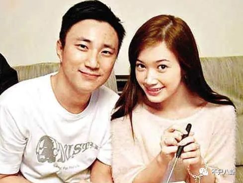 可不到2年,崔建邦又出轨模特邝敏慧2007年又复合,唐诗咏还对外公布了