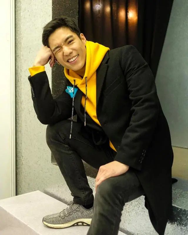 《爱回家之开心速递》这部tvb热播处境剧中的大学校草朱凌凌,角色扮演