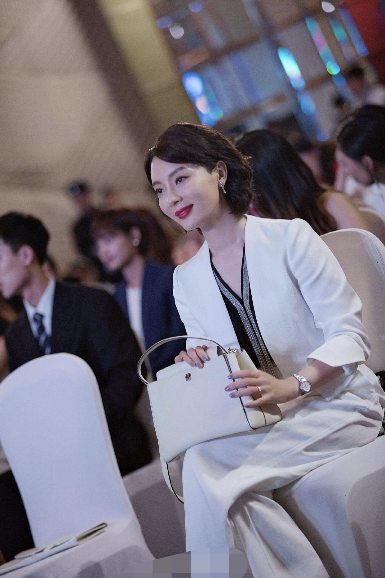 完美关系陈数好气质白色西装演绎都市丽人42岁真惊艳